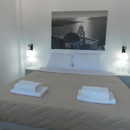 Fira Economy Rooms 산토리니